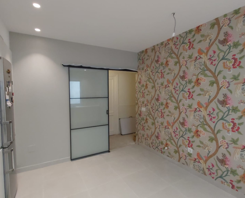 Servicios de pintura en Vitoria - Pintura pared floral